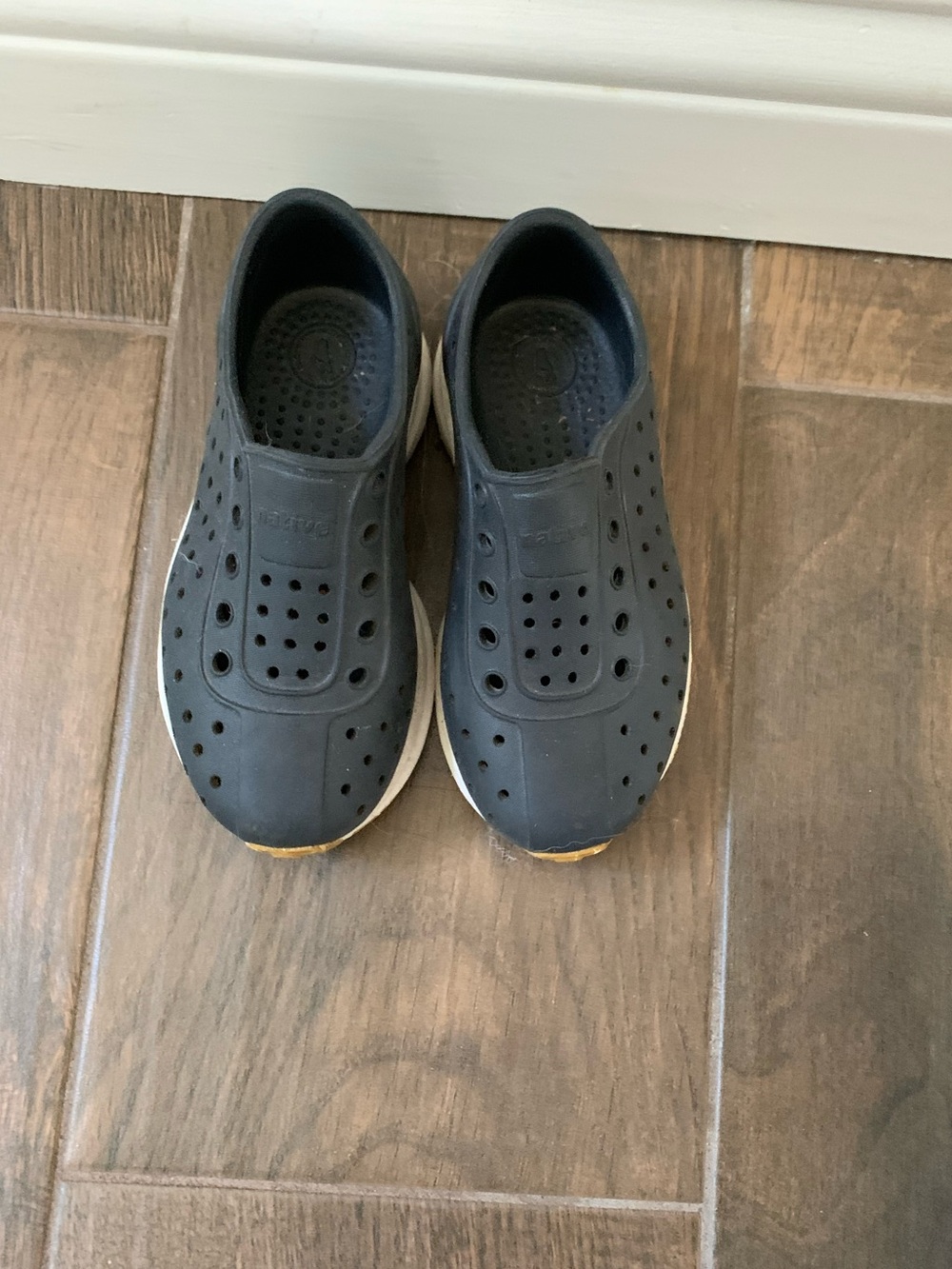 Native Slip On Clogs Size 9 Kids